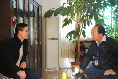 邱总与莫校长深入交谈
